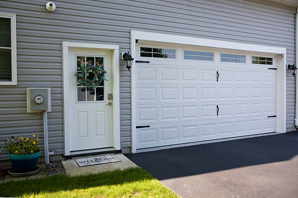 24/7 Emergency Garage Door Panel Replacement experts in Heathcote, NJ